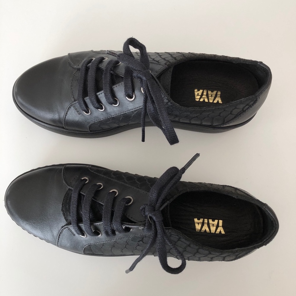 RETURN OK. NWOT Black Leather Comfy Shoes - Picture 7 of 8